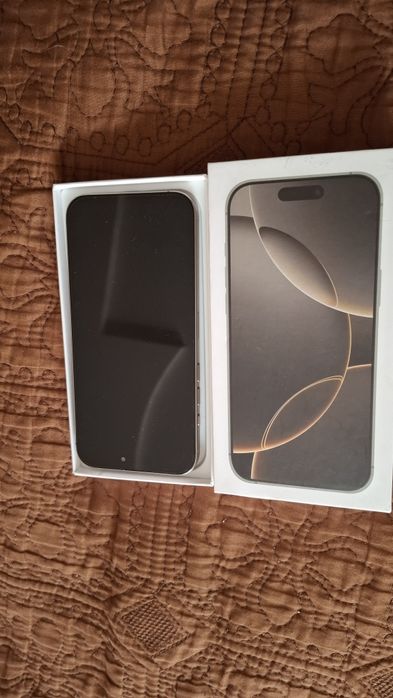 Продам IPhone 16, не оригінал в робочому стані