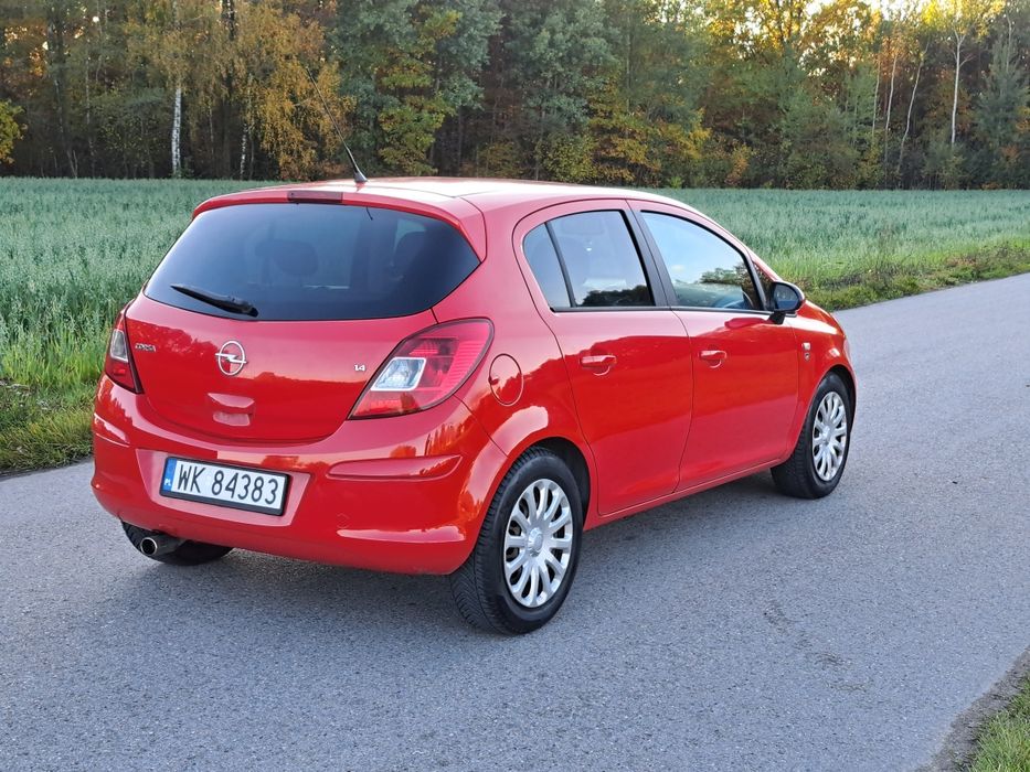 **Opel **Corsa**1.4**Bezyna **2010**Rok **
