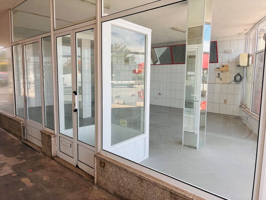 Loja Comercial no Edifício 2000 | Trancoso | 50-100m²