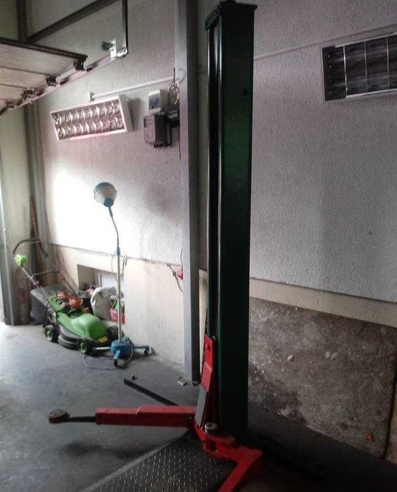 Podnośnik dwukolumnowy śrubowy