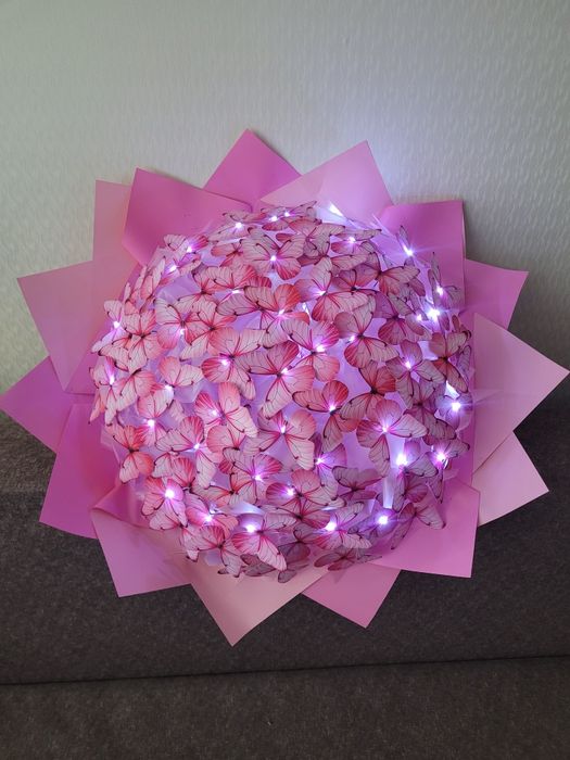 Букети з метеликів