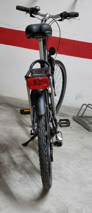 Bicicleta B'Twin roda 28" unissexo - QUASE NOVA
