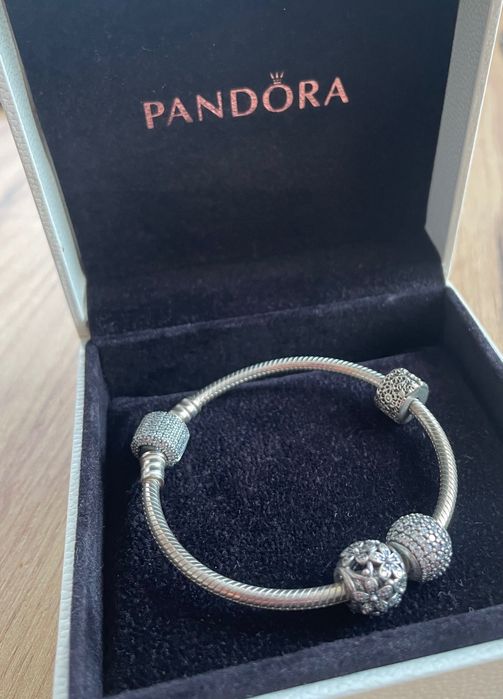 Браслет Pandora в сріблі з шармами