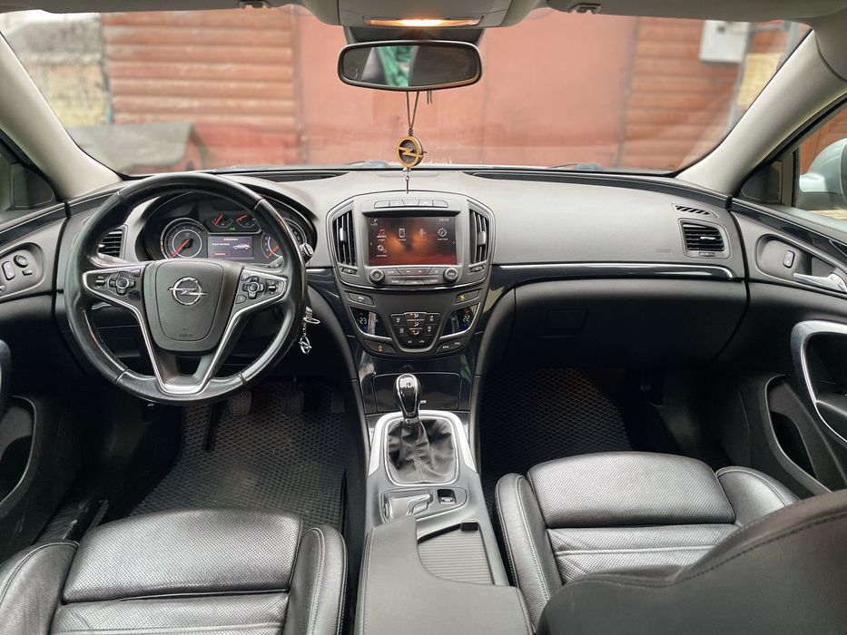 Автомобіль Opel Insignia 2014