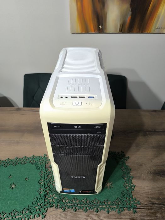 Komputer stacjonarny Zalman Z3,monitor,  klawiatura i myszka bezprzewa