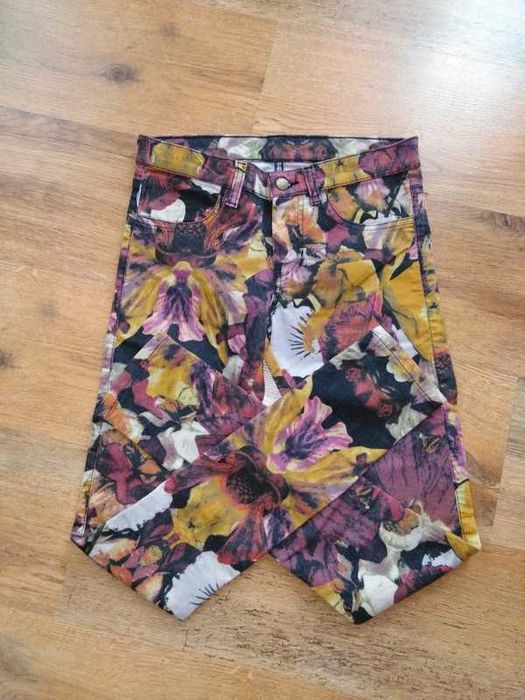Spodnie w kwiaty kolorowe wzorzyste rozmiar S bershka