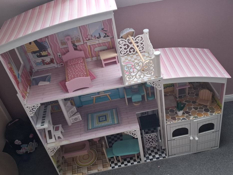 Duży drewniany domek dla lalek Barbi Ksenia