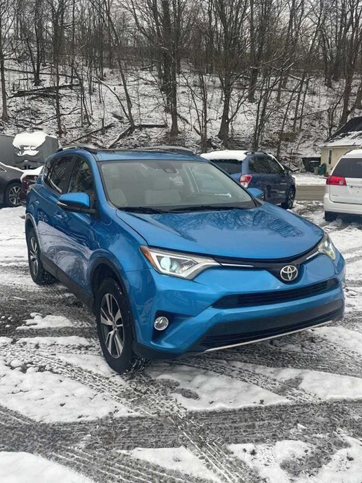 Toyota RAV4 XLE      2017