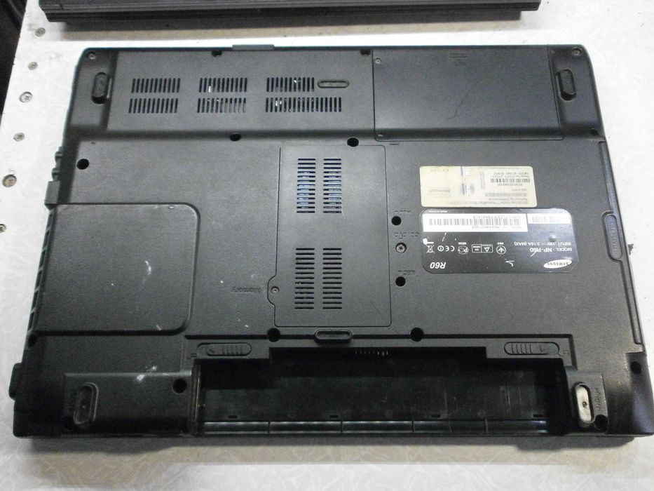 Ноутбук Samsung R60 plus несправний