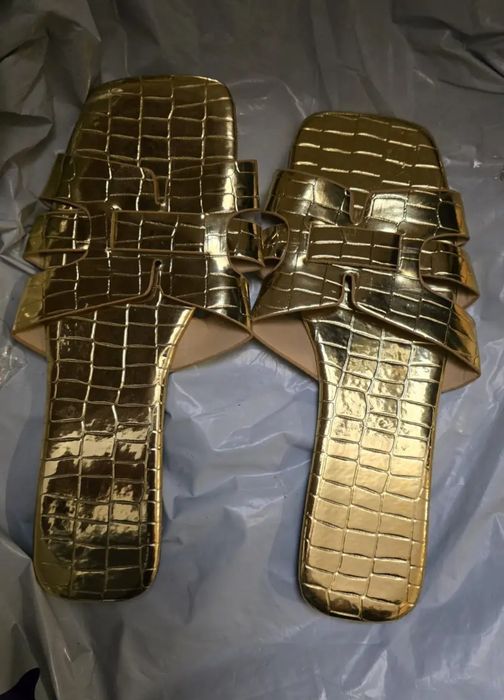 Złote wsuwane damskie klapki lato 39