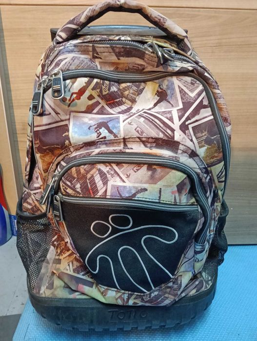 Mochila escolar TOTTO com trolley e rodas – resistente e funcional