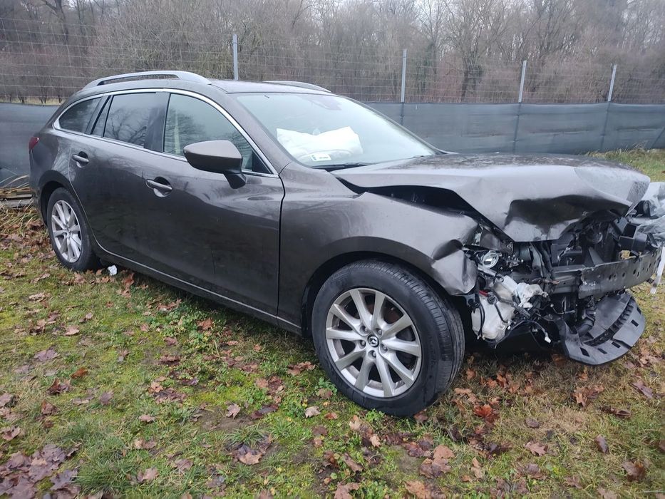Mazda 6 uszkodzona po kolizji