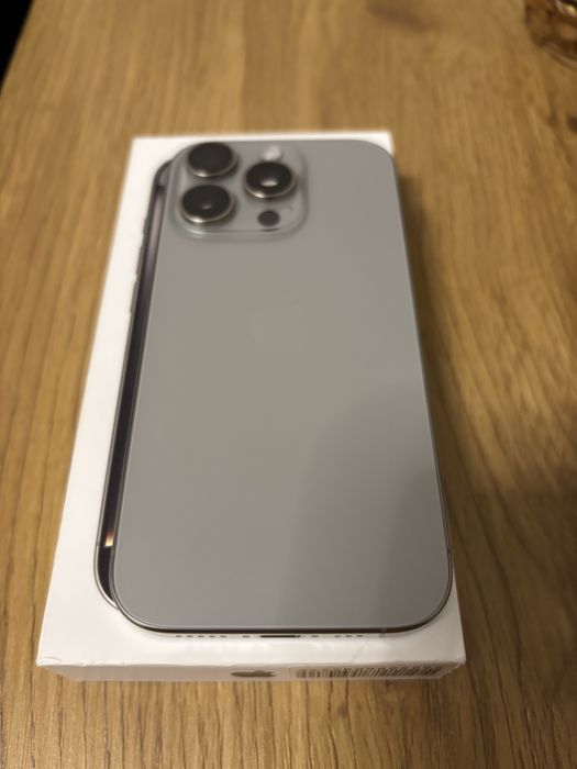 Iphone 16 pro na gwarancji, idealny stan, naturalny tytan
