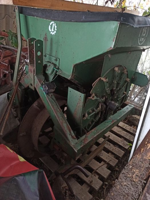 Sadzarka czeska  do ziemniaków kartofli stan bardzo dobry