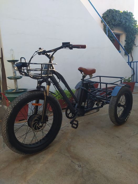 Triciclo elétrico