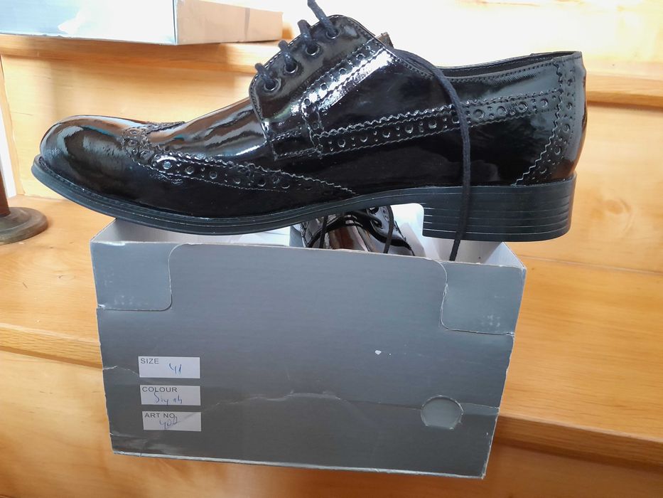 buty skórzane lakierowane NOWE 41-42 (27,5cm)