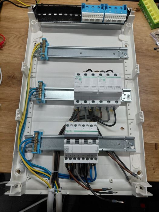 Встановлення резервного живлення, інвертори, СЕС, силові розетки