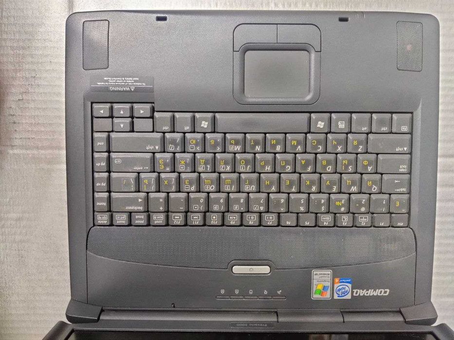 Вінтажний ноутбук COMPAQ PPRESARIO 3000