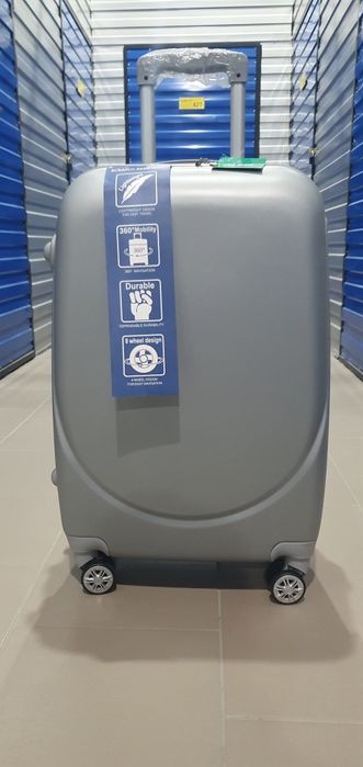 Новый стильный чемодан из Италии