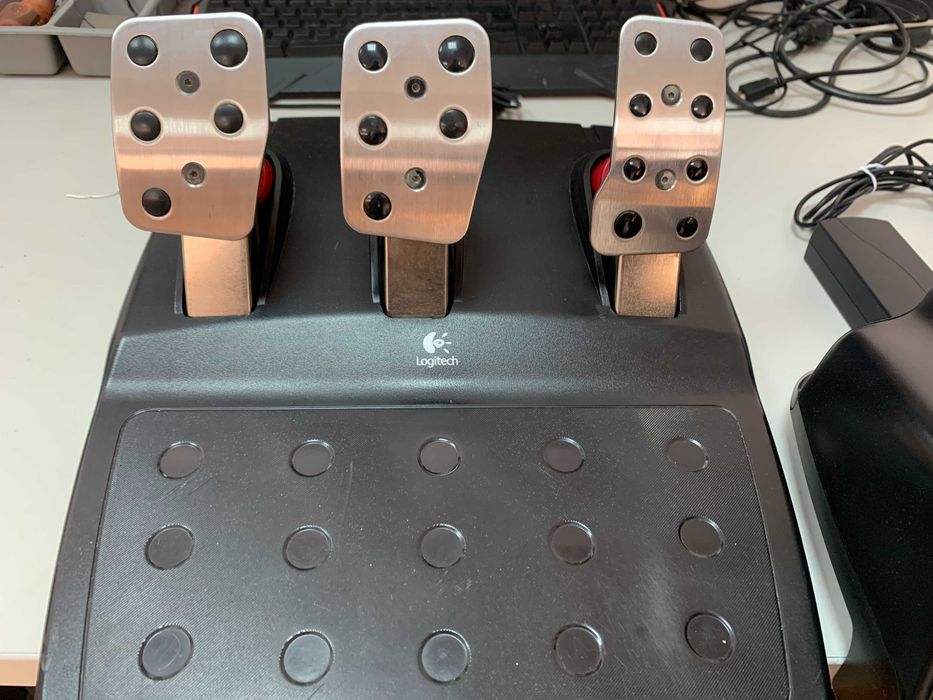 Logitech G27 Completo usado muito poucas vezes pode ser testado