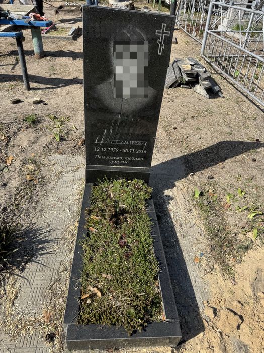 б/у памʼятник граніт чорний