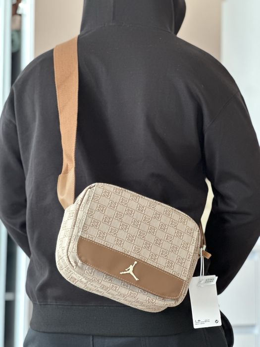 Сумка Air Jordan Monogram Crossbody | Nike, найк, джордан месенджер
