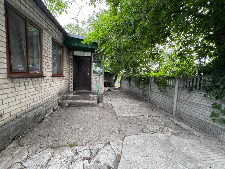 Дом - 80 м.кв. + летняя кухня. Участок - 11 соток. Подгородное