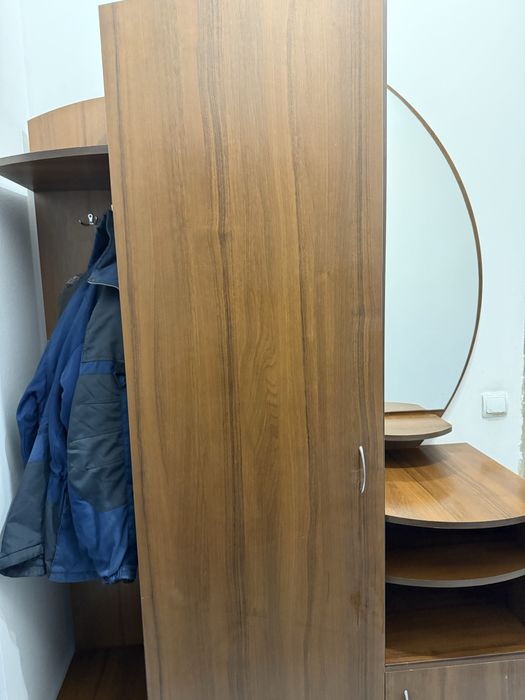 Шафа в передпокій , прихожу.