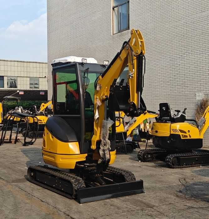 NOVA - Mini escavadora 1800 Kg cabinada motor Kubota (2627)