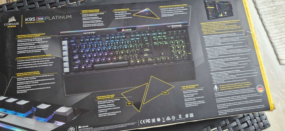 Teclado Corsair K95 Platinum | Switches MX Brown (Avariado / Para Peças)
