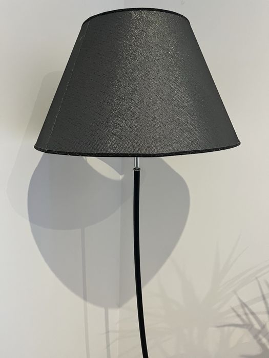 Lampa stojaca szara