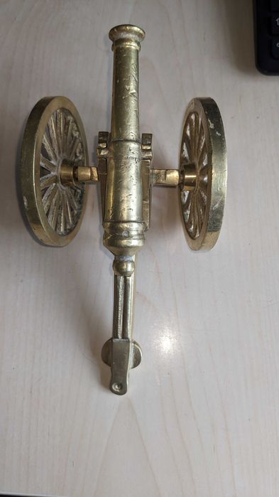 Replika armaty, mosiądz