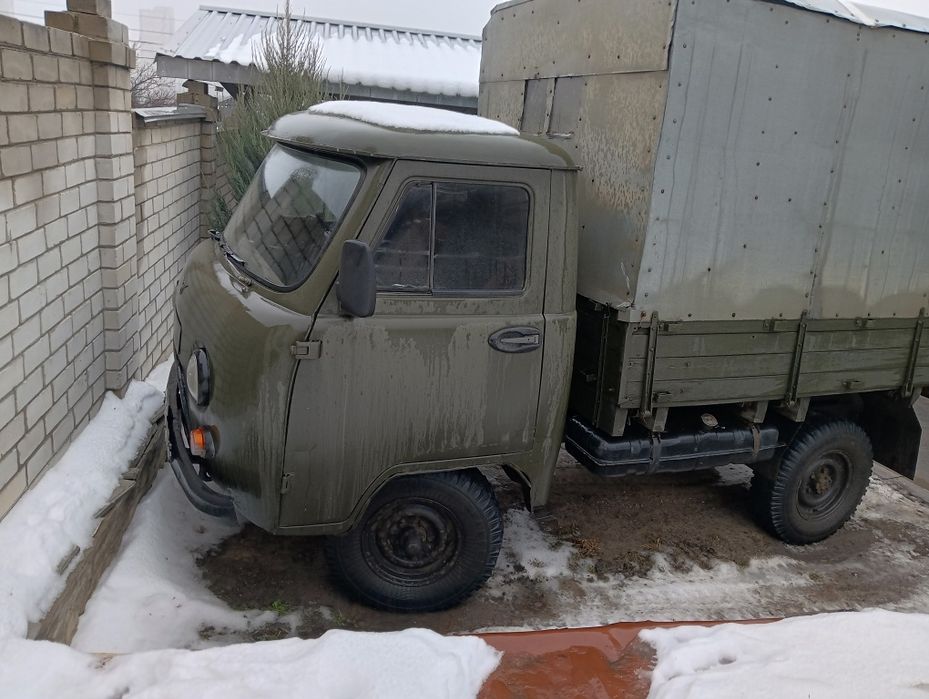 Продам УАЗ , 3303,бортовой, будка