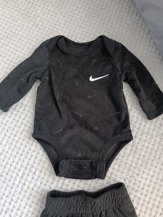 Piękne dresiki Nike dla niemowlaczka