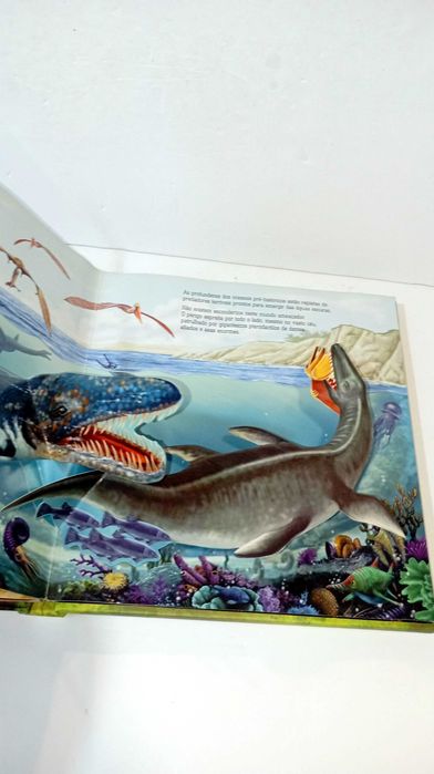 Á Descoberta dos Dinossauros - Pop-Up