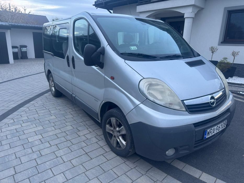 Opel Vivaro 9 osobowy, hak, alufelgi, klima, Trafic, do poprawek