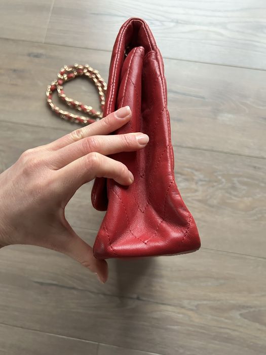 Chanel czerwona skórzana torebka uszkodzone wnetrze