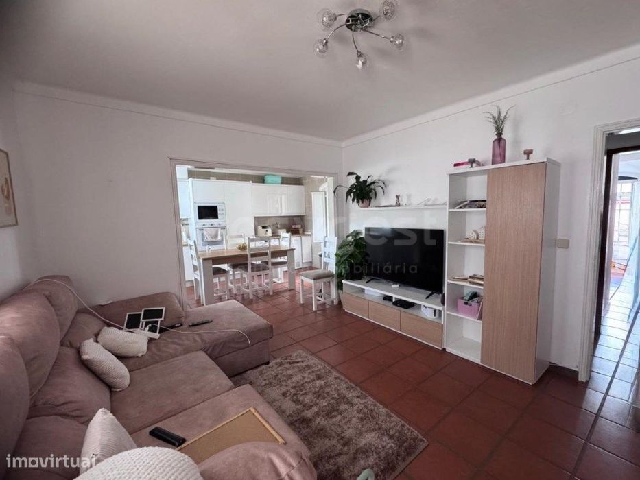 Apartamento T2 com boas áreas localizado no centro de Aljustrel — Aljustrel E Rio De Moinhos, Beja