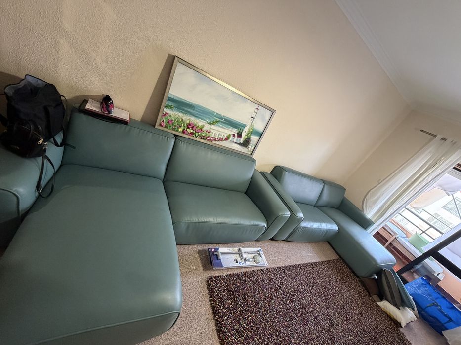 Sofa turquesa couro