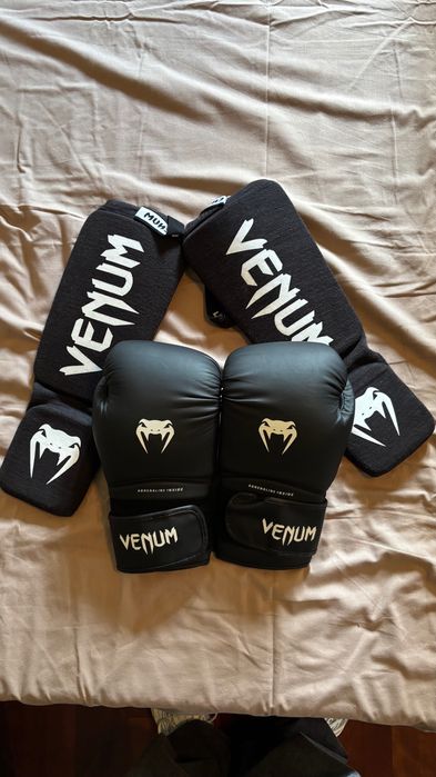 Saco de boxe e equipamento venom