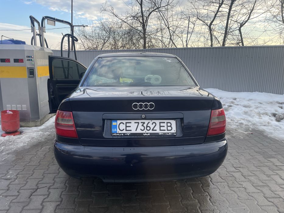 Продам Ауді а4.