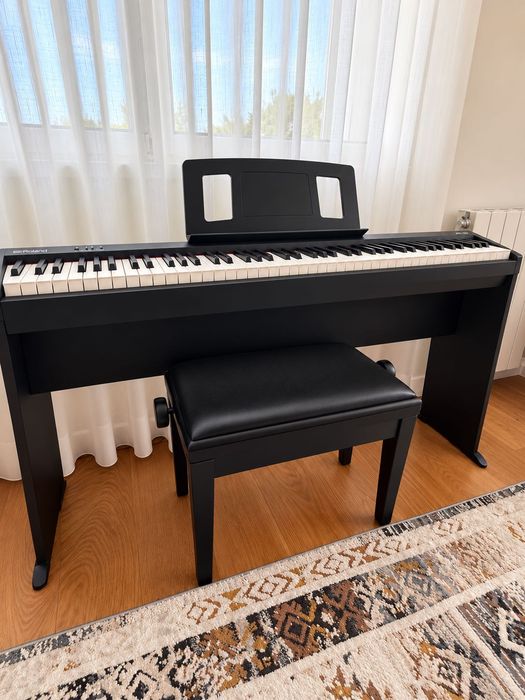 Piano Digital Roland FP-10 + Móvel + Banco + Auscultadores+ Pedal