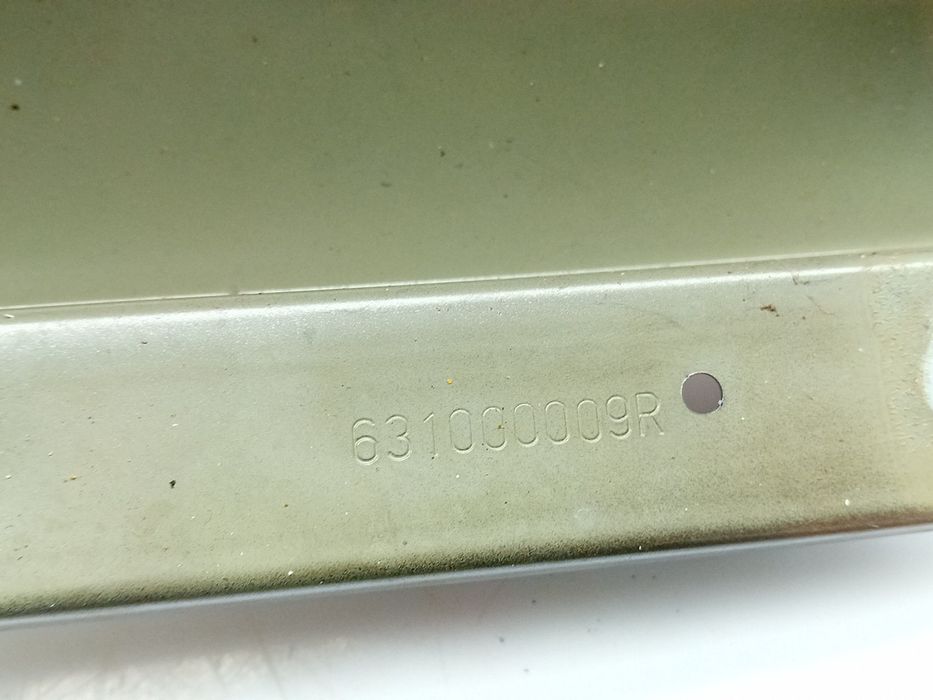 Guarda-lamas direito RENAULT Megane III (BZ0_)