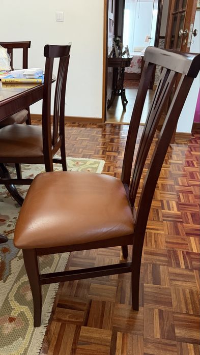 Mesa extensivel  com 8 cadeiras