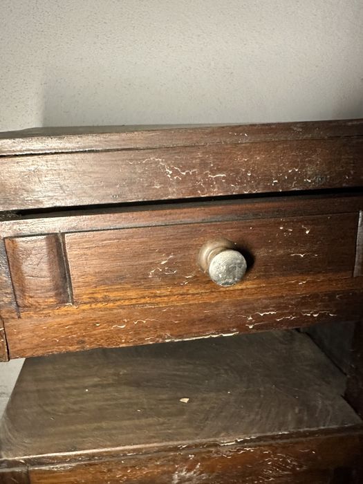 Mesa cabeceira antiga