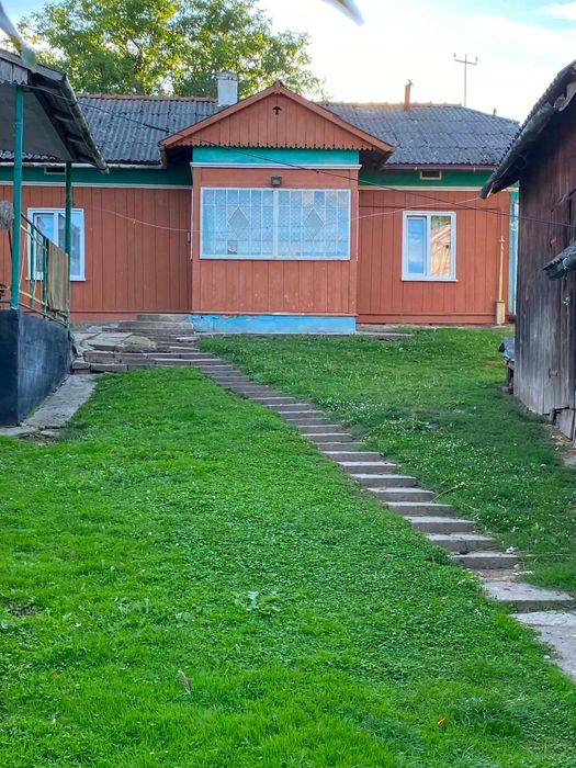 Продається доглянутий будинок разом з Літньою кухнею в с. Сусідовичі