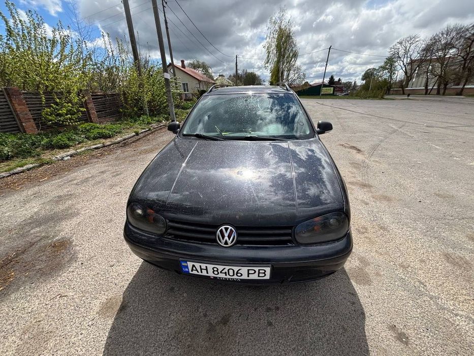 Авто golf 4 дизель 1,9 (військовим, бо ввезено через фонд)