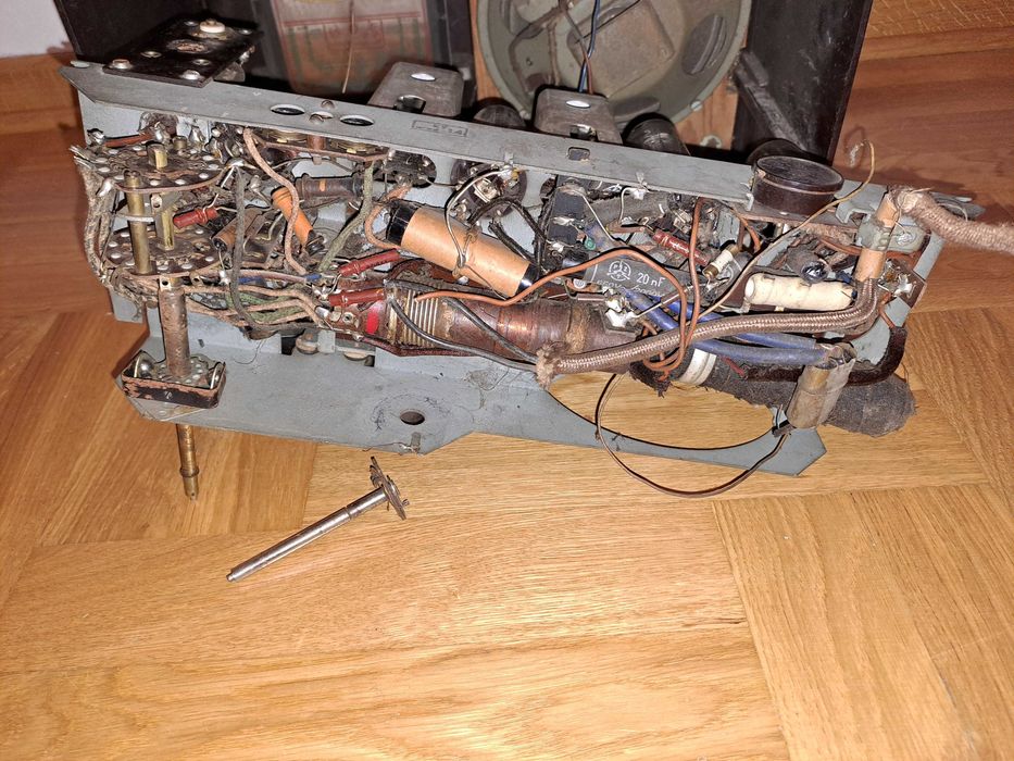 Radio PIONIER 48 nr. seryjny 003777 z 1948 roku