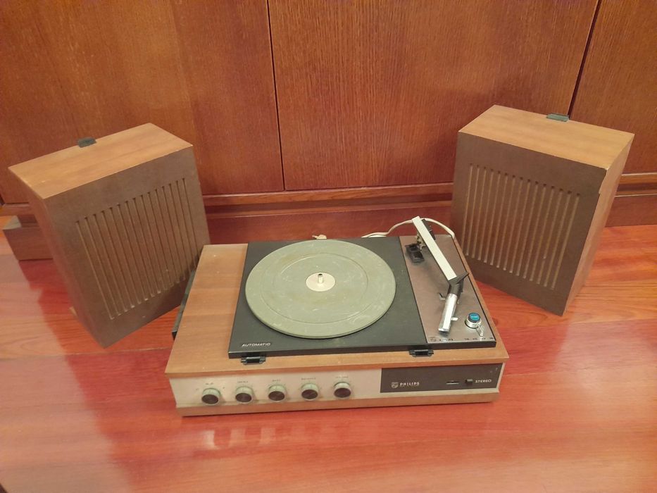 Giradiscos Philips antigo