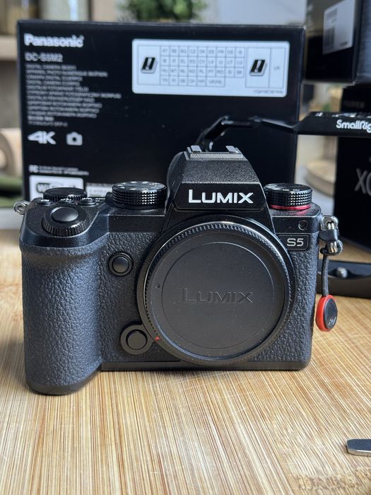 Panasonic Lumix DC-S5 corpo
